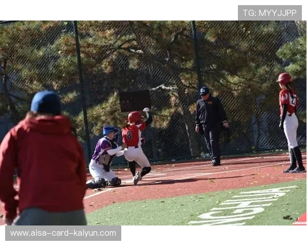 棒球极限接杀挽救比赛：激情与荣耀的完美瞬间