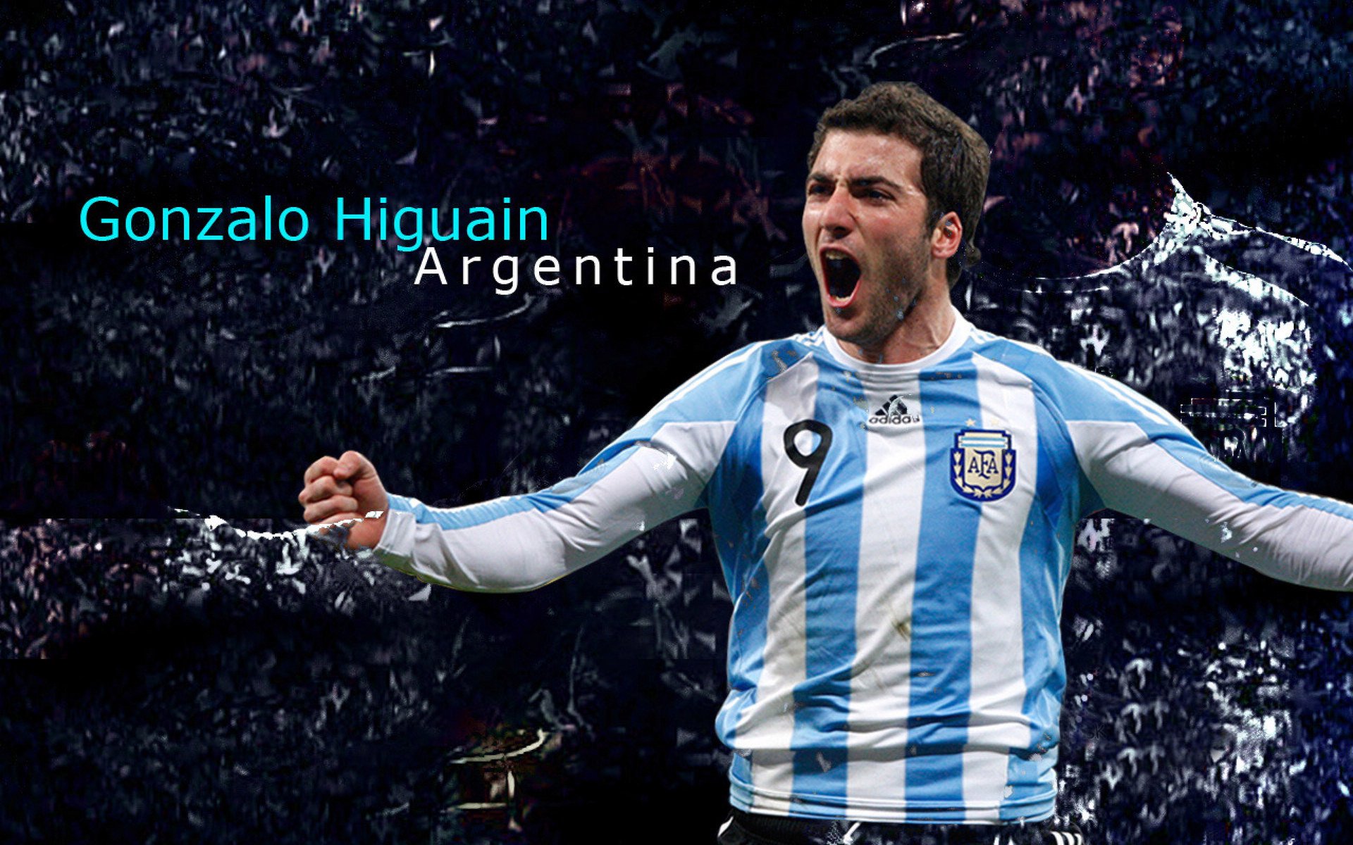 “营地环湖晨雾跑步赛” 选手穿行于雾霭之中